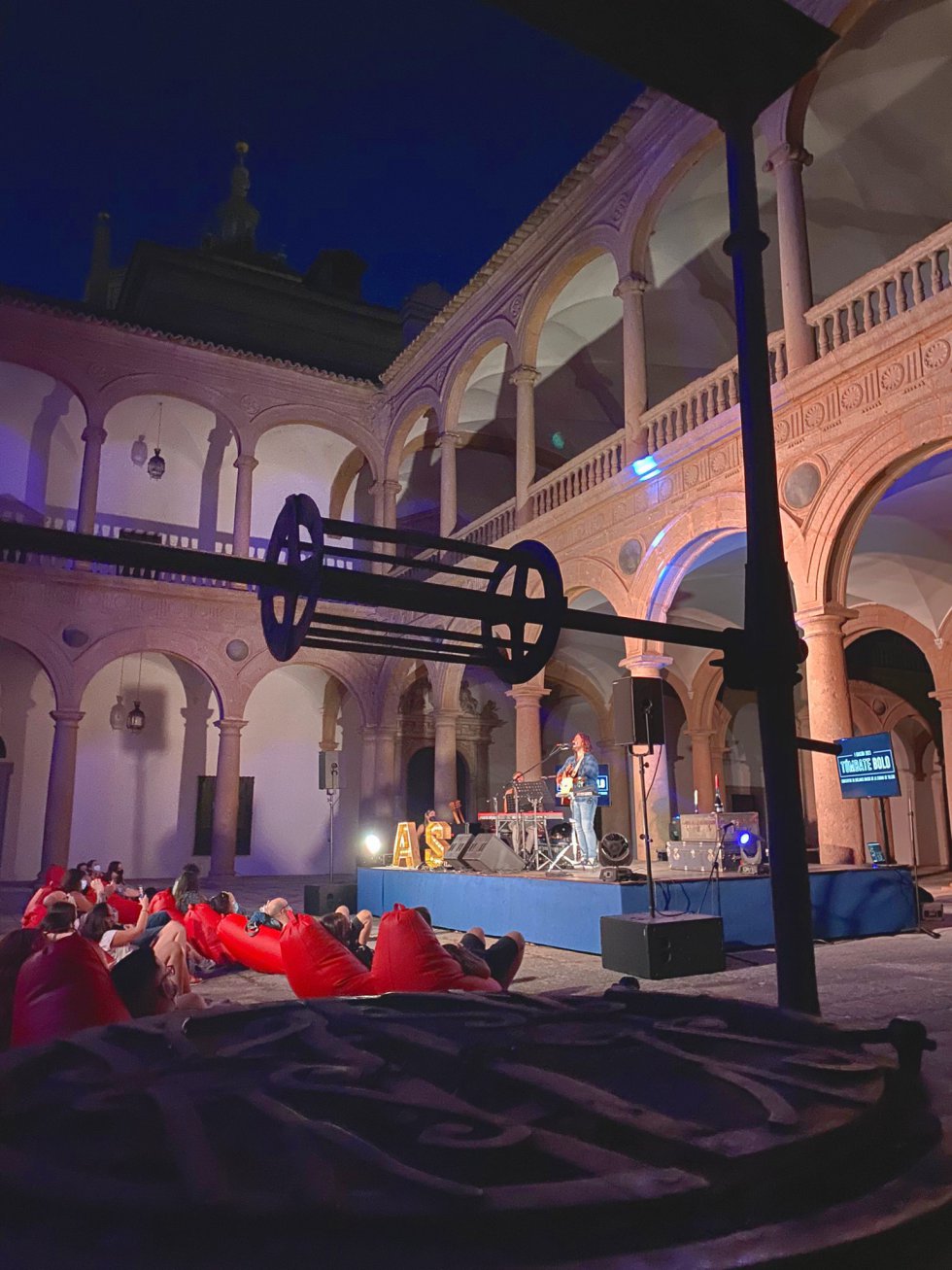 Las mejores imágenes de 'Túmbate Bolo' con Andrés Suárez en Toledo Las mejores imágenes de 'Túmbate Bolo' con Andrés Suárez en Toledo