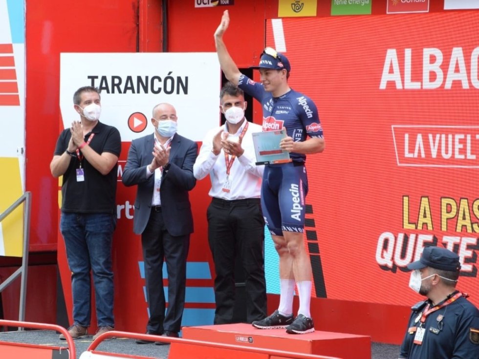 Philipsen celebra su triunfo de etapa Philipsen celebra su triunfo de etapa