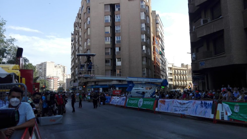 Los albaceteños han acudido al Parque Lineal para presenciar el final de etapa Los albaceteños han acudido al Parque Lineal para presenciar el final de etapa