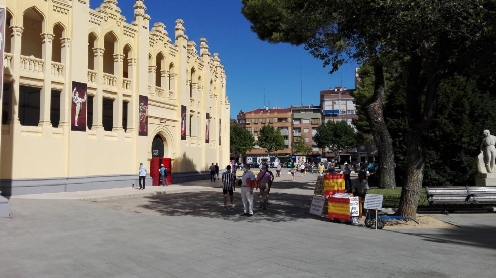 Ambiente en los aledaños de la Plaza de Toros de Albacete Ambiente en los aledaños de la Plaza de Toros de Albacete
