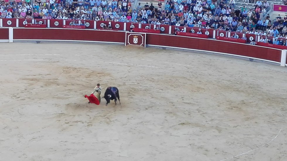 Juan Leal, durante su faena Juan Leal, durante su faena