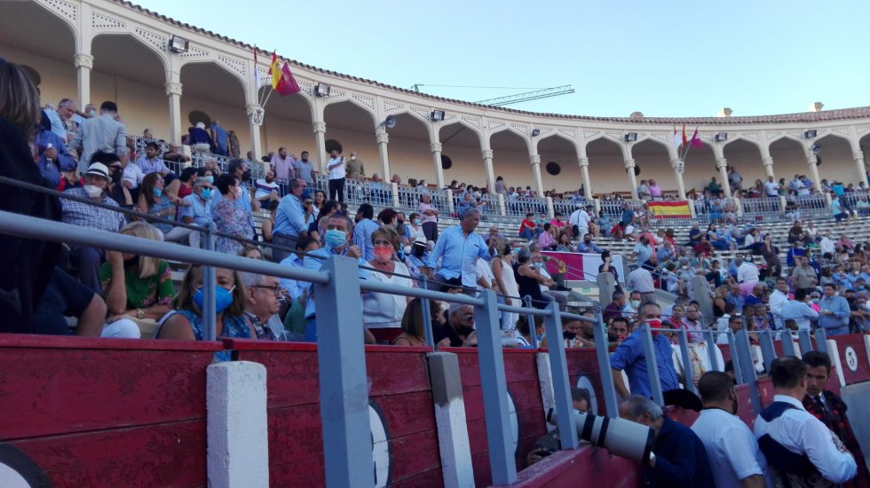 El público albaceteño ya tenía ganas de disfrutar de los toros El público albaceteño ya tenía ganas de disfrutar de los toros
