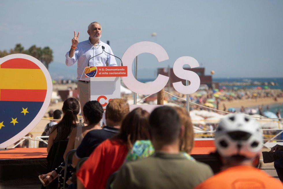 El presidente de Cs en el Parlament, Carlos Carrizosa durante un acto titulado "11S: desmontando el mito nacionalista" con motivo de la celebración de la Diada en la Villa Olímpica de Barcelona. El presidente de Cs en el Parlament, Carlos Carrizosa durante un acto titulado "11S: desmontando el mito nacionalista" con motivo de la celebración de la Diada en la Villa Olímpica de Barcelona.