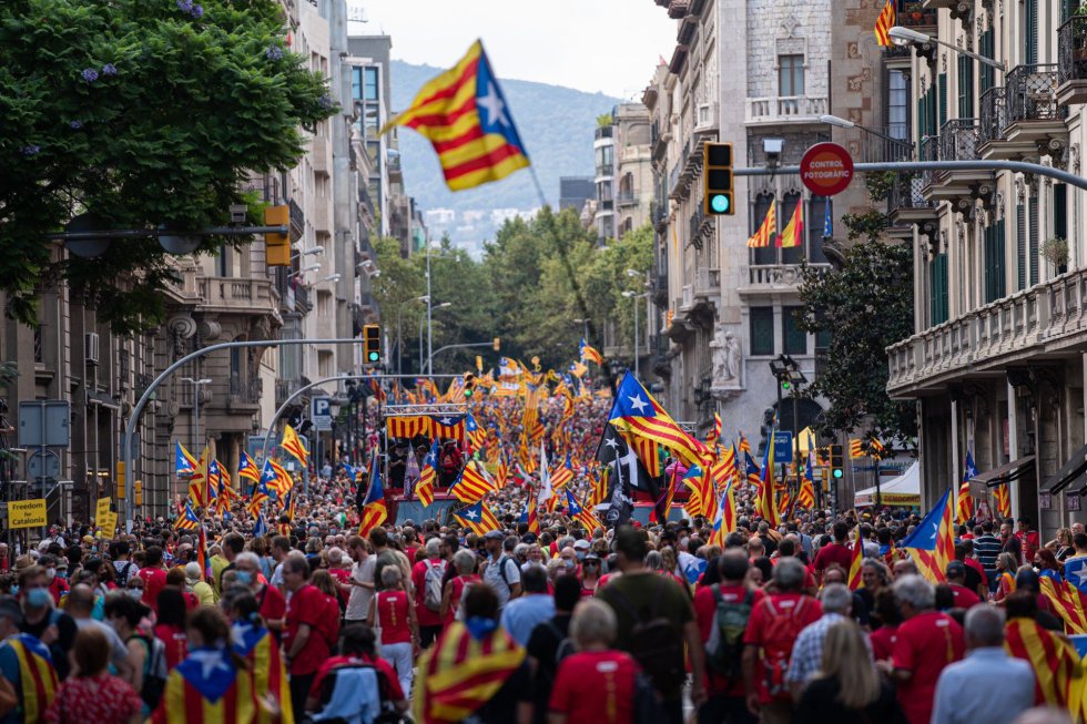 La cabecera de la manifestación de la ANC ha comenzado a andar este sábado a las 17.14 --hora simbólica que evoca el año 1714-- desde la plaza Urquinaona, y ya con muchos asistentes que prácticamente llenaban la Via Laietana. La cabecera de la manifestación de la ANC ha comenzado a andar este sábado a las 17.14 --hora simbólica que evoca el año 1714-- desde la plaza Urquinaona, y ya con muchos asistentes que prácticamente llenaban la Via Laietana.