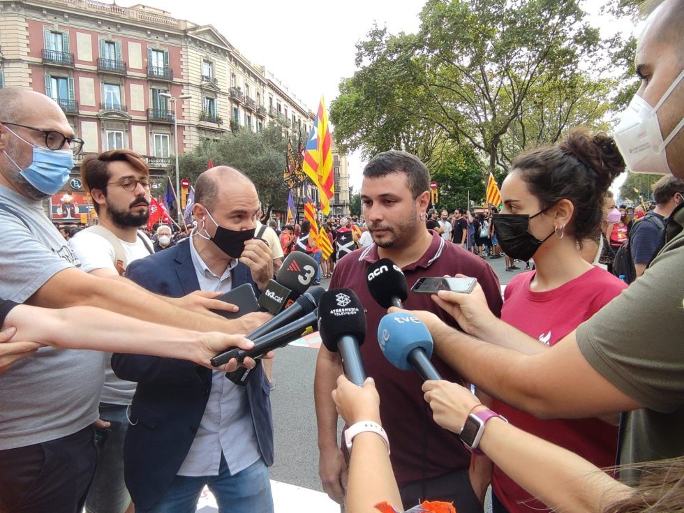 El portavoz del Secretariat Nacional de la CUP, Edgar Fernández, ha advertido este sábado al Govern de que no logrará dar "estabilidad y una gobernabilidad normal y tranquila" con la mesa de diálogo que tiene previsto celebrar con el Gobierno.
El portavoz del Secretariat Nacional de la CUP, Edgar Fernández, ha advertido este sábado al Govern de que no logrará dar "estabilidad y una gobernabilidad normal y tranquila" con la mesa de diálogo que tiene previsto celebrar con el Gobierno.