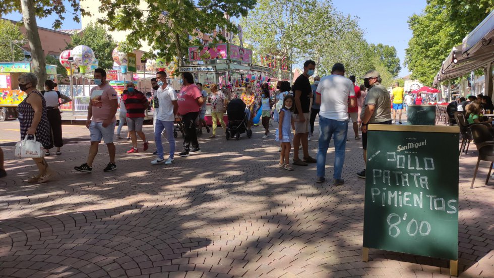 Muchos albaceteños han aprovechado para almorzar o comer en la Feria Muchos albaceteños han aprovechado para almorzar o comer en la Feria