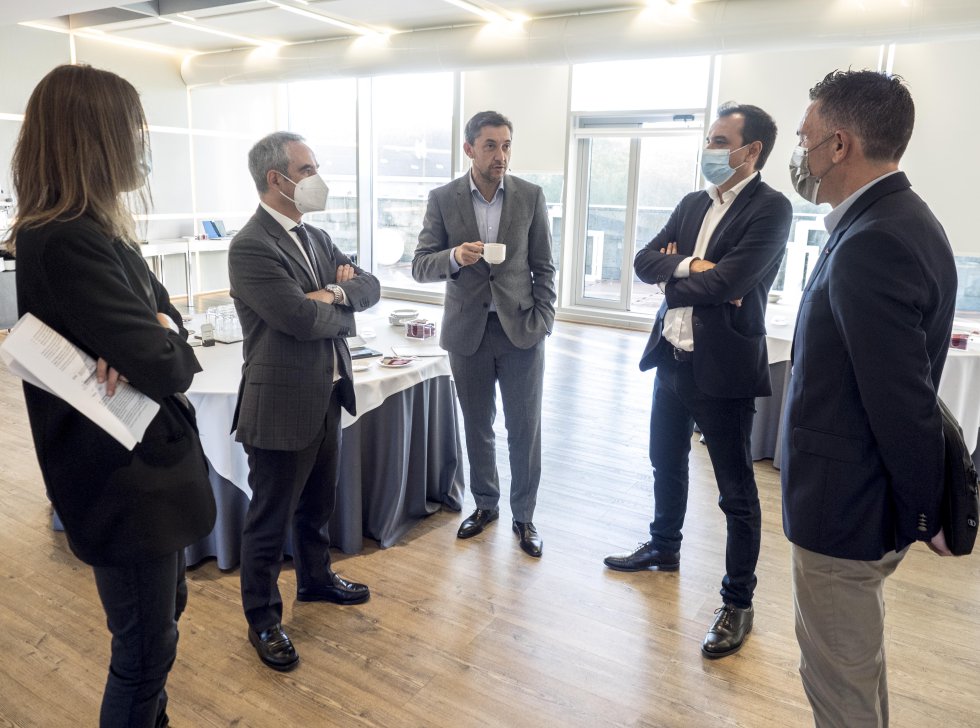 De izq. a drch Carlota Barañano, Mario Moreno, Javier Ruiz, Sergio Vázquez y Eduardo Míguez De izq. a drch Carlota Barañano, Mario Moreno, Javier Ruiz, Sergio Vázquez y Eduardo Míguez