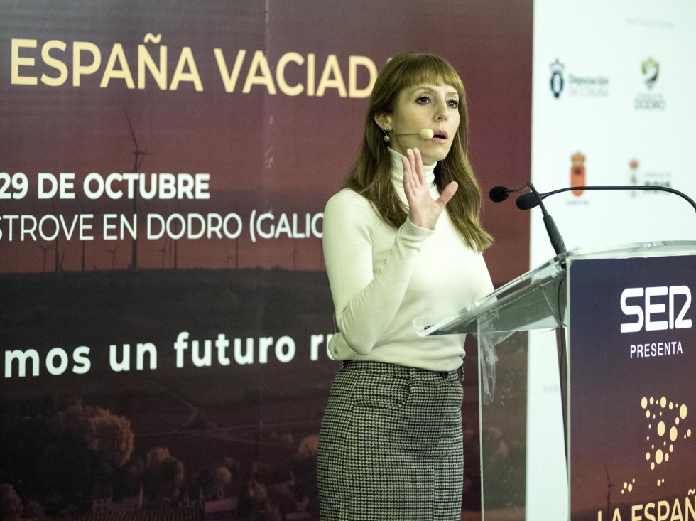 Macarena Berlín presentando el foro Macarena Berlín presentando el foro