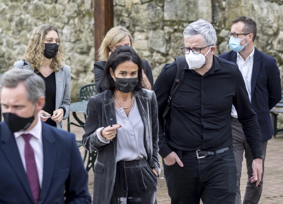 La Secretaria de Estado de Tansportes Isabel Pardo y el Delegado del Gobierno José Miñones llegando al evento La Secretaria de Estado de Tansportes Isabel Pardo y el Delegado del Gobierno José Miñones llegando al evento