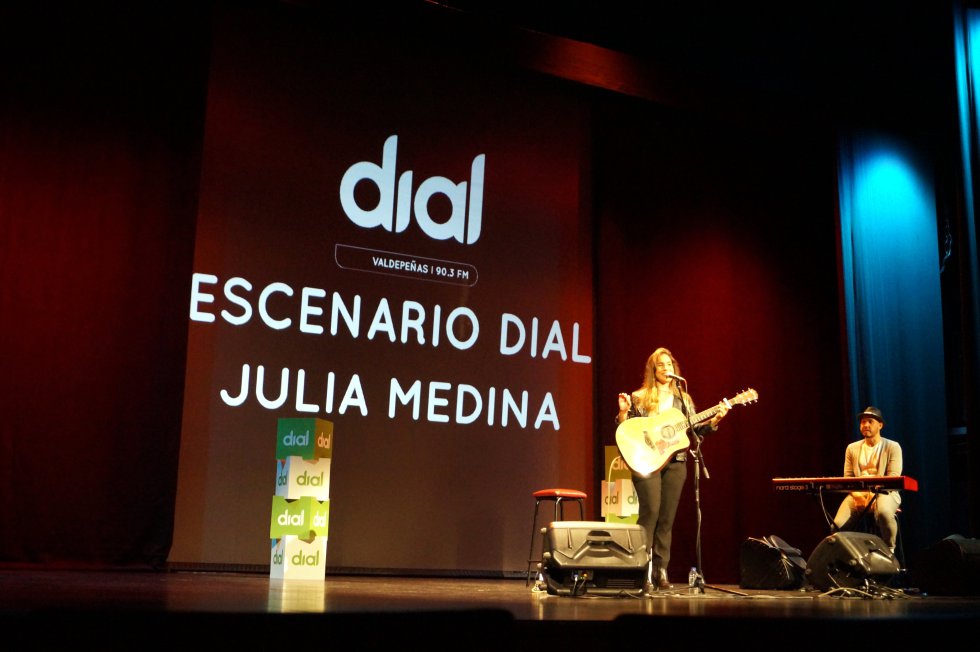 Las mejores imágenes del 'Escenario Dial' con Julia Medina en Manzanares Las mejores imágenes del 'Escenario Dial' con Julia Medina en Manzanares