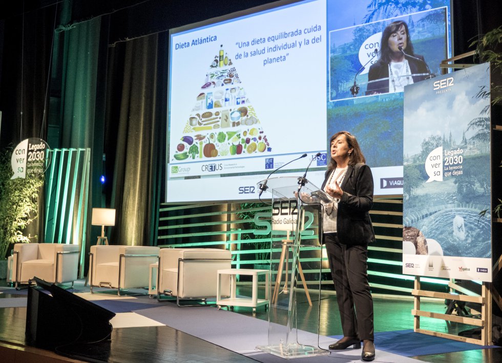 Teresa Moreira, Profesora de Ingeniería Química de la USC, realizó una ponencia sobre "La huella ambiental" Teresa Moreira, Profesora de Ingeniería Química de la USC, realizó una ponencia sobre "La huella ambiental"