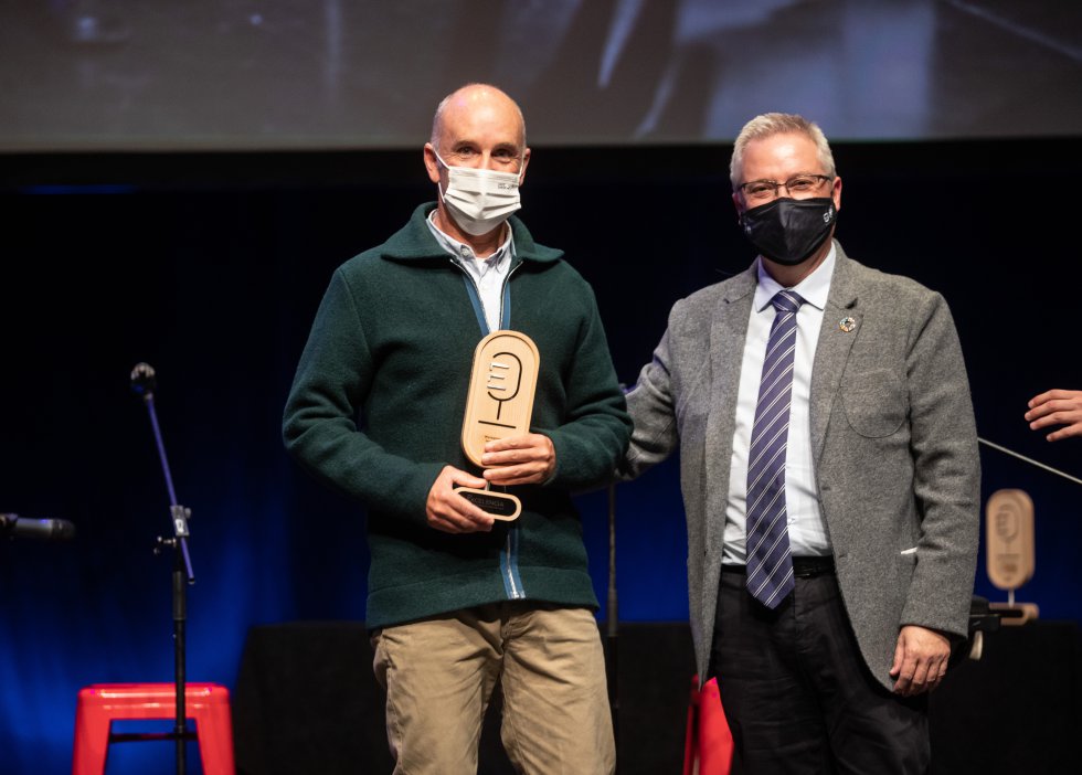 En la categoría de Empresa el premio fue para Wavegarden. El encargado de recoger el premio fue José Manuel Odriozola, CEO y cofundador de la empresa y el entregador fue José Ignacio Asensio, diputado de Medio Ambiente y Obras Hidraúlicas En la categoría de Empresa el premio fue para Wavegarden. El encargado de recoger el premio fue José Manuel Odriozola, CEO y cofundador de la empresa y el entregador fue José Ignacio Asensio, diputado de Medio Ambiente y Obras Hidraúlicas