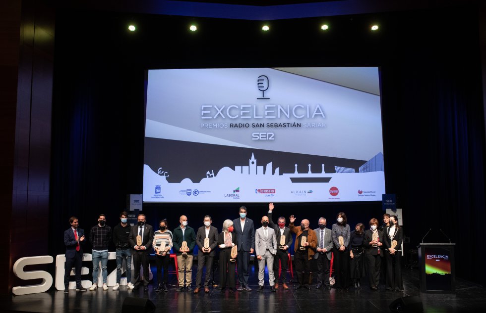 Foto de familia de todos los galardonados Foto de familia de todos los galardonados