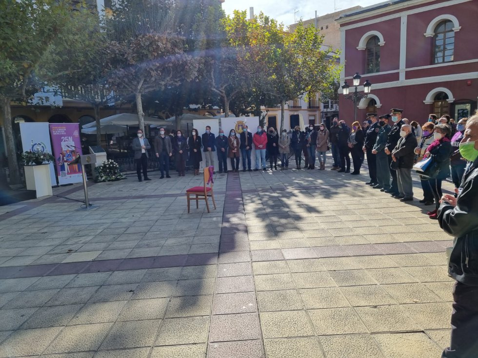 Lectura del Manifiesto 25N en la plaza Calderón de la Barca, en Lorca Lectura del Manifiesto 25N en la plaza Calderón de la Barca, en Lorca