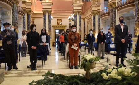 Lourdes Zabalza en el homenaje tributado por el Ayuntamiento de San Sebastián a su hermano