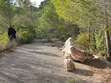 Desprendimientos de rocas en el acceso al Molló de la Creu