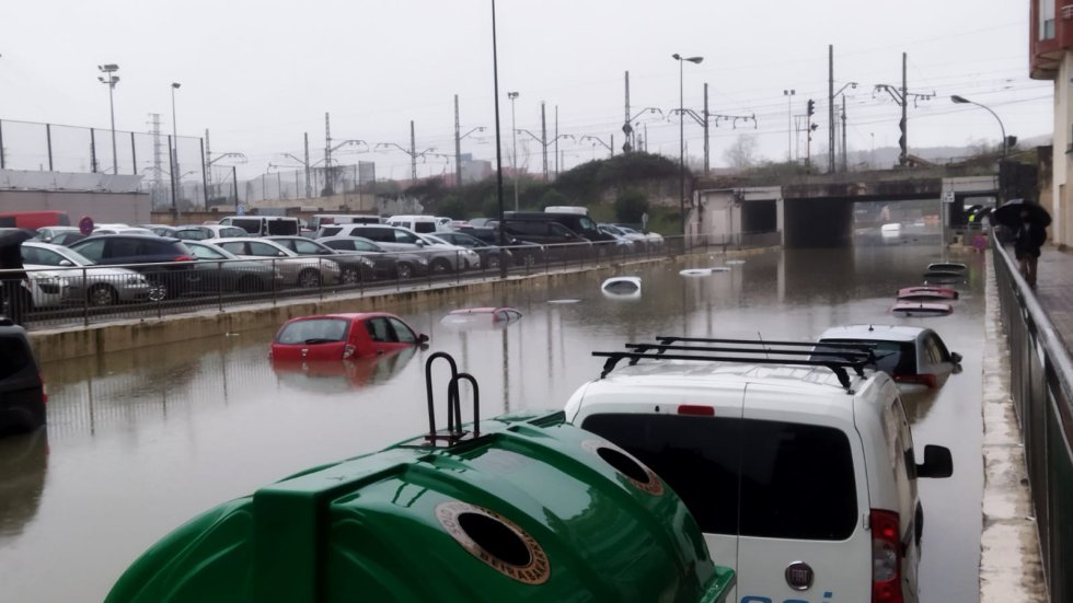 Inundaciones en Bizkaia: Coches sumergidos, bajos inundados,... las imágenes que deja la riada