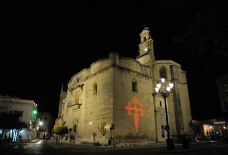 La iglesia de Santiago con la nueva iluminación