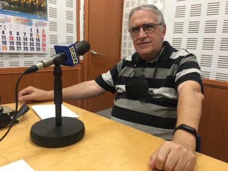 Francisco Muñoz, del blog Notas cordobesas, en el estudio de Radio Córdoba Cadena SER
