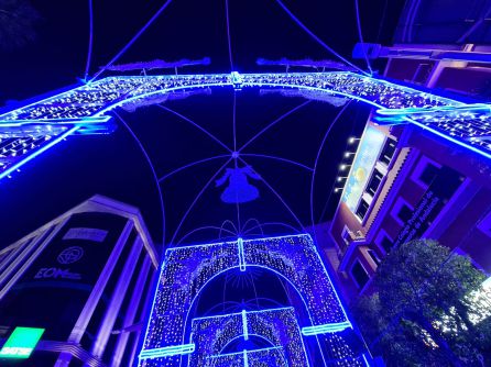 Las luces de Navidad vuelven a ser protagonistas en la céntrica calle Roldán y Marín de Jaén