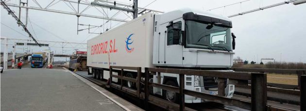 Vehicle of Eurocruz, the company for which Emilio Aparisi works, embarking to cross the Eurotunnel