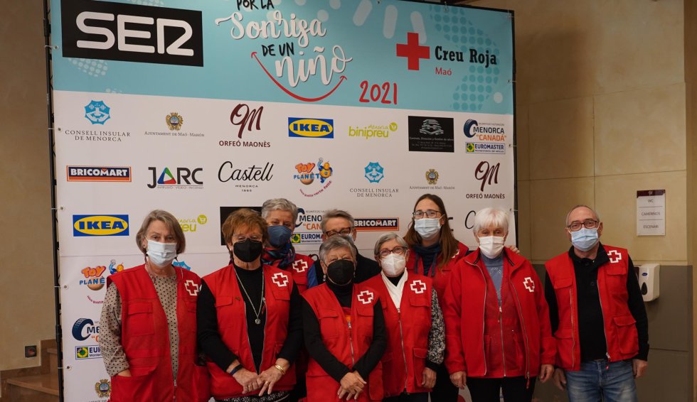 Personal de Cruz Roja en Por la Sonrisa de un niño 2021