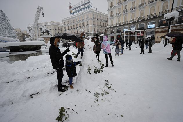 Snowman in the middle of Puerta del Sol.