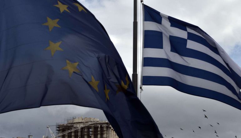 Bandera de Grecia y de la Unión Europea frente al Partenón a mediados de enero de este año
