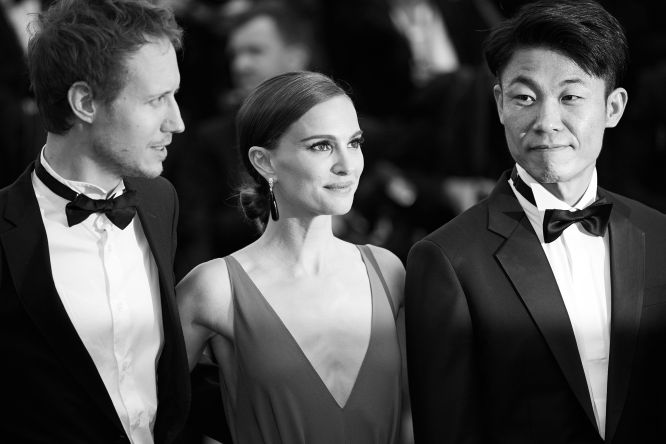 CANNES, FRANCE - MAY 19: (EDITORS NOTE: Image has been converted to black and white.) Laszlo Nemes, Natalie Portman and Hong Won-Chan attends the Premiere of 'Sicario' during the 68th annual Cannes Film Festival on May 19, 2015 in Cannes, France.(Photo by Kristina Nikishina/Epsilon/Getty Images.)