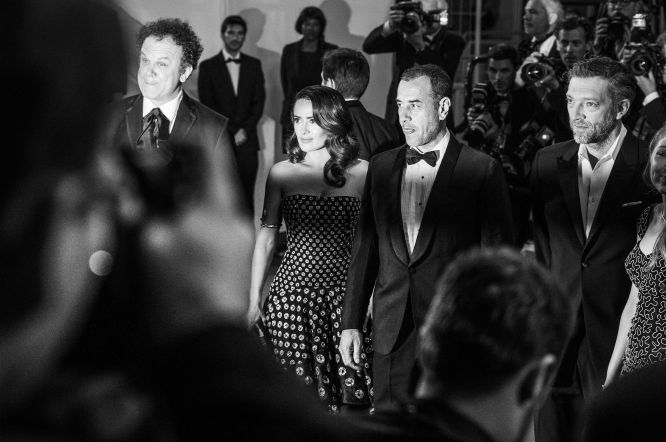 CANNES, FRANCE - MAY 15: (Editors Note: Image has been converted to black and white) (L-R) An alternative view of actors John C. Reilly, Salma Hayek, Mateo Garrone and Vincent Cassel as they attend the premiere of 'Il Racconto Dei Racconti' ('Tale of Tales') during the 68th annual Cannes Film Festival on May 15, 2015 in Cannes, France. (Photo by Vincent Desailly/Getty Images) CANNES, FRANCE - MAY 15: (Editors Note: Image has been converted to black and white) (L-R) An alternative view of actors John C. Reilly, Salma Hayek, Mateo Garrone and Vincent Cassel as they attend the premiere of 'Il Racconto Dei Racconti' ('Tale of Tales') during the 68th annual Cannes Film Festival on May 15, 2015 in Cannes, France. (Photo by Vincent Desailly/Getty Images)
