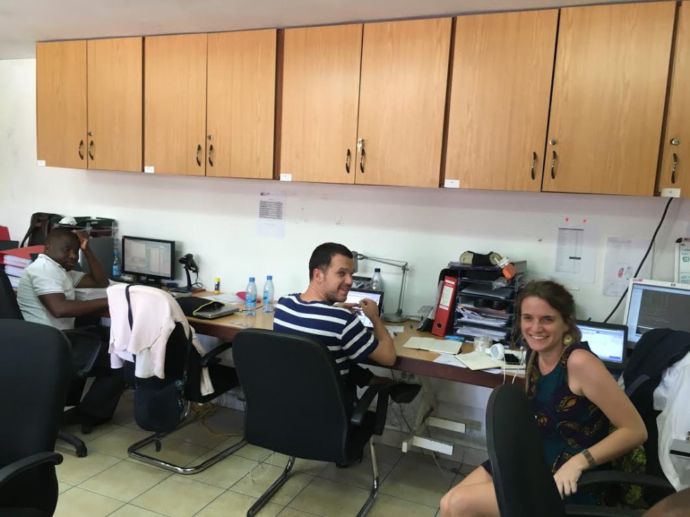 Laura de la Fuente y sus compañeros, del departamento de investigación del VIH. Laura de la Fuente y sus compañeros, del departamento de investigación del VIH.