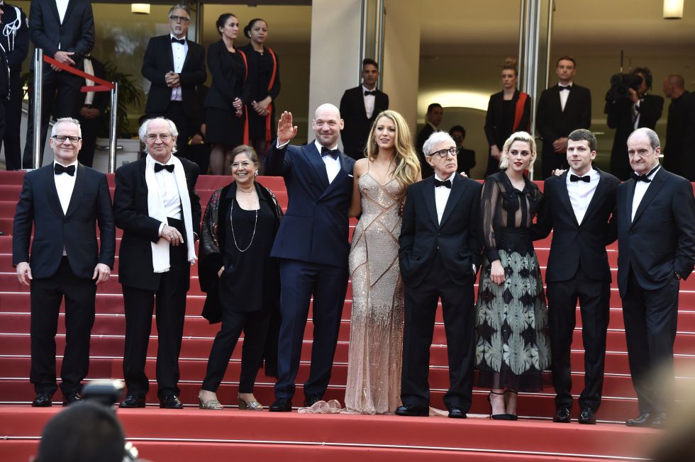 CANNES, FRANCE - MAY 11: Thierry Fremaux, Vittorio Storaro, Antonia LaFolla, Corey Stoll,Blake Lively, Pierre Lescure Woody Allen, Pierre Lescure, Kristen Stewart, Pierre Lescure and Jesse Eisenberg attend the "Cafe Society" premiere and the Opening Night Gala during the 69th annual Cannes Film Festival at the Palais des Festivals on May 11, 2016 in Cannes, France. (Photo by Pascal Le Segretain/Getty Images) CANNES, FRANCE - MAY 11: Thierry Fremaux, Vittorio Storaro, Antonia LaFolla, Corey Stoll,Blake Lively, Pierre Lescure Woody Allen, Pierre Lescure, Kristen Stewart, Pierre Lescure and Jesse Eisenberg attend the "Cafe Society" premiere and the Opening Night Gala during the 69th annual Cannes Film Festival at the Palais des Festivals on May 11, 2016 in Cannes, France. (Photo by Pascal Le Segretain/Getty Images)
