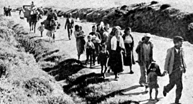 Imagen de familias huyendo desde Málaga hasta Almería durante el 7 de febrero de 1937.