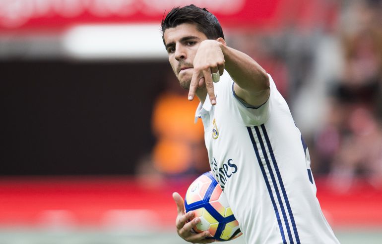 Álvaro Morata durante el partido del Real Madrid en Gijón