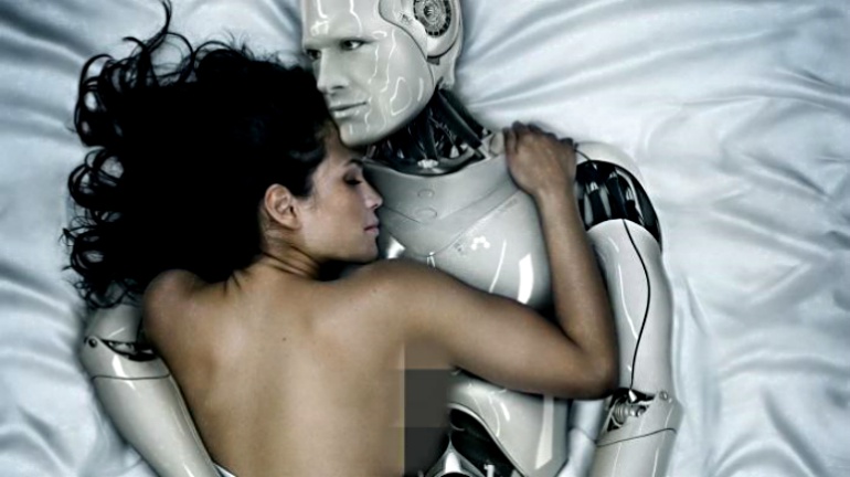 Imagen de una mujer y un robot abrazados.