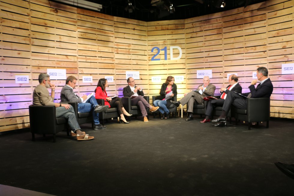 Miquel Iceta (PSC), Xavier Domènech (Catalunya en Comú-Podem), Inés Rrimadas (Ciudadanos), Carles Riera (CUP), Xavier García Albiol (PP), Jordi Turull (Junts per Catalunya) y Ernest Maragall (ERC) Miquel Iceta (PSC), Xavier Domènech (Catalunya en Comú-Podem), Inés Rrimadas (Ciudadanos), Carles Riera (CUP), Xavier García Albiol (PP), Jordi Turull (Junts per Catalunya) y Ernest Maragall (ERC)