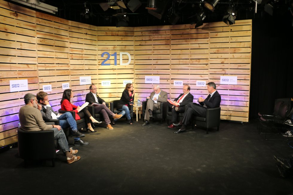 Miquel Iceta (PSC), Xavier Domènech (Catalunya en Comú-Podem), Inés Rrimadas (Ciudadanos), Carles Riera (CUP), Xavier García Albiol (PP), Jordi Turull (Junts per Catalunya) y Ernest Maragall (ERC) Miquel Iceta (PSC), Xavier Domènech (Catalunya en Comú-Podem), Inés Rrimadas (Ciudadanos), Carles Riera (CUP), Xavier García Albiol (PP), Jordi Turull (Junts per Catalunya) y Ernest Maragall (ERC)