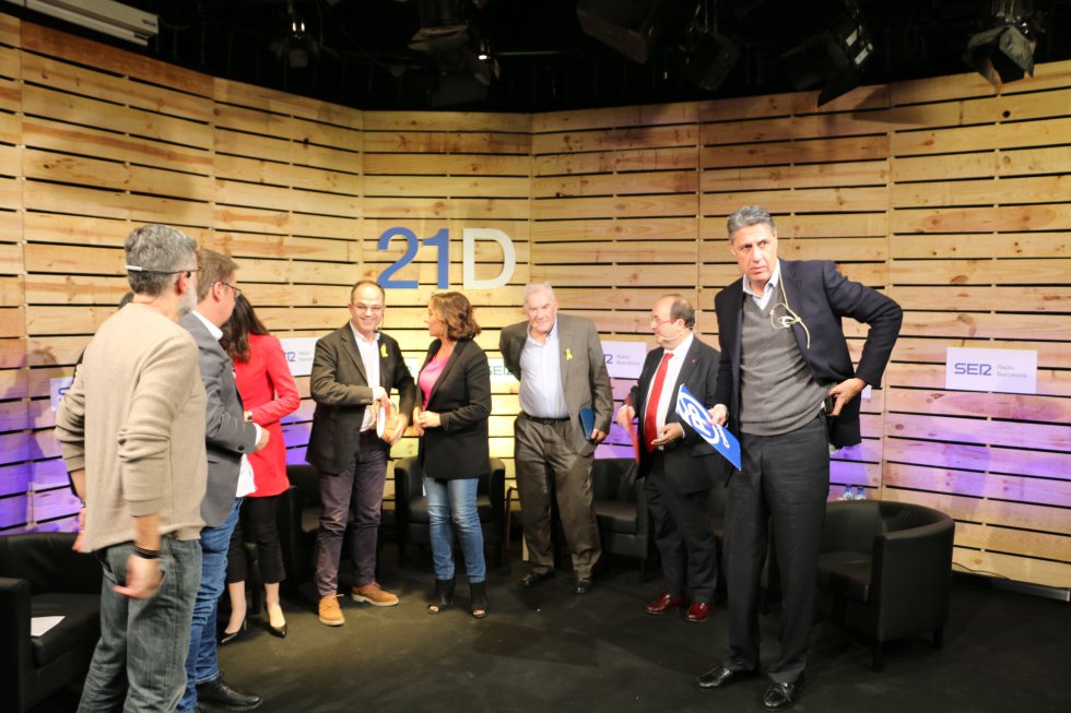 Miquel Iceta (PSC), Xavier Domènech (Catalunya en Comú-Podem), Inés Rrimadas (Ciudadanos), Carles Riera (CUP), Xavier García Albiol (PP), Jordi Turull (Junts per Catalunya) y Ernest Maragall (ERC) Miquel Iceta (PSC), Xavier Domènech (Catalunya en Comú-Podem), Inés Rrimadas (Ciudadanos), Carles Riera (CUP), Xavier García Albiol (PP), Jordi Turull (Junts per Catalunya) y Ernest Maragall (ERC)