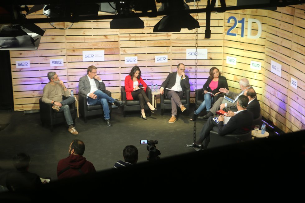 Miquel Iceta (PSC), Xavier Domènech (Catalunya en Comú-Podem), Inés Rrimadas (Ciudadanos), Carles Riera (CUP), Xavier García Albiol (PP), Jordi Turull (Junts per Catalunya) y Ernest Maragall (ERC) Miquel Iceta (PSC), Xavier Domènech (Catalunya en Comú-Podem), Inés Rrimadas (Ciudadanos), Carles Riera (CUP), Xavier García Albiol (PP), Jordi Turull (Junts per Catalunya) y Ernest Maragall (ERC)