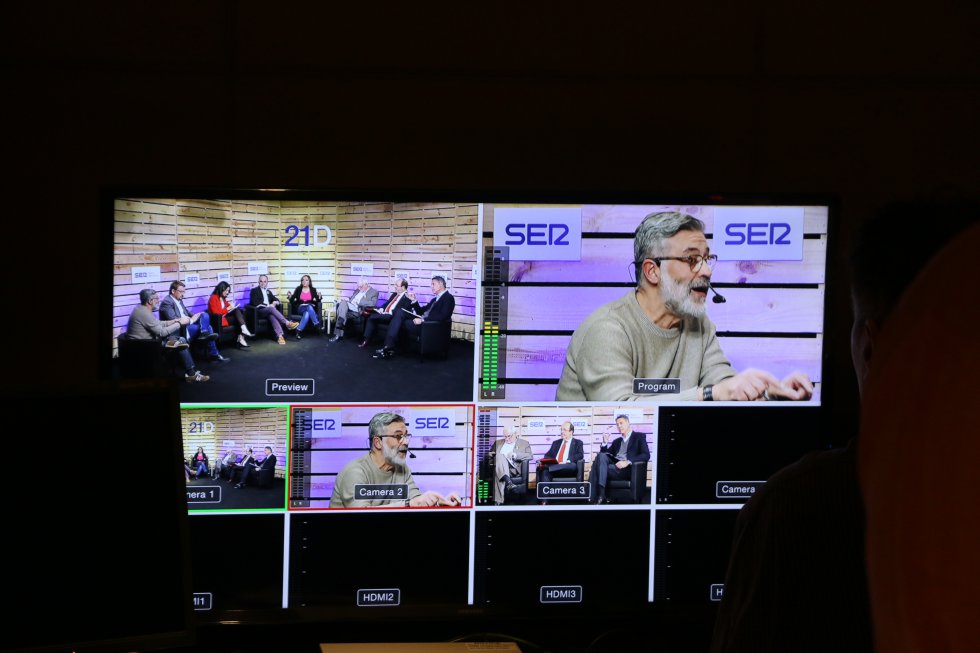 Miquel Iceta (PSC), Xavier Domènech (Catalunya en Comú-Podem), Inés Rrimadas (Ciudadanos), Carles Riera (CUP), Xavier García Albiol (PP), Jordi Turull (Junts per Catalunya) y Ernest Maragall (ERC) Miquel Iceta (PSC), Xavier Domènech (Catalunya en Comú-Podem), Inés Rrimadas (Ciudadanos), Carles Riera (CUP), Xavier García Albiol (PP), Jordi Turull (Junts per Catalunya) y Ernest Maragall (ERC)