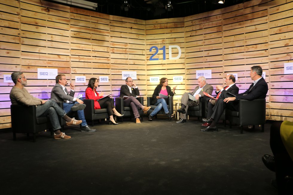 Miquel Iceta (PSC), Xavier Domènech (Catalunya en Comú-Podem), Inés Rrimadas (Ciudadanos), Carles Riera (CUP), Xavier García Albiol (PP), Jordi Turull (Junts per Catalunya) y Ernest Maragall (ERC) Miquel Iceta (PSC), Xavier Domènech (Catalunya en Comú-Podem), Inés Rrimadas (Ciudadanos), Carles Riera (CUP), Xavier García Albiol (PP), Jordi Turull (Junts per Catalunya) y Ernest Maragall (ERC)