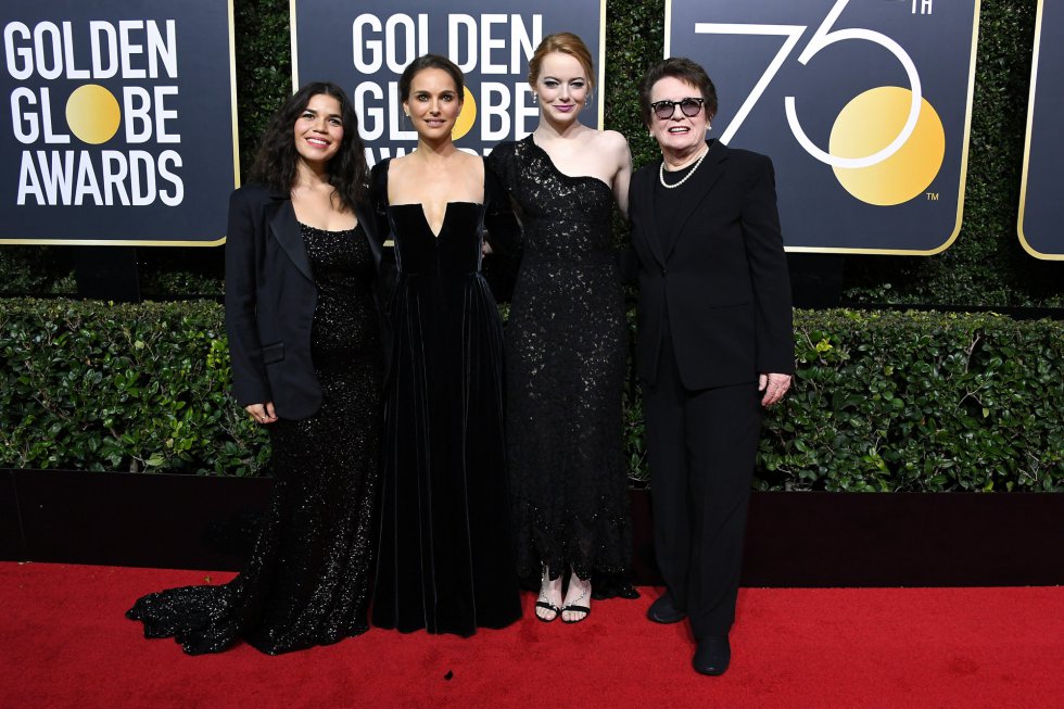De izquierda a derecha: America Ferrera, Natalie Portman, Emma Stone y la exjugadora de tenis Billie Jean King De izquierda a derecha: America Ferrera, Natalie Portman, Emma Stone y la exjugadora de tenis Billie Jean King