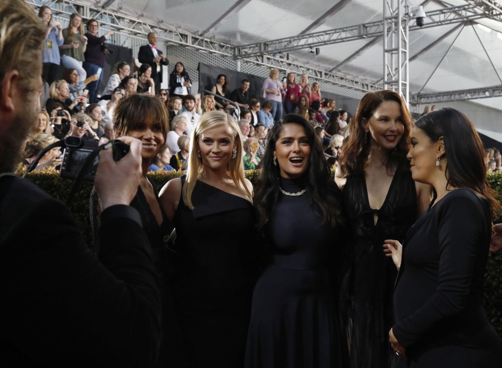 De izquierda a derecha: Halle Berry, Reese Witherspoon, Salma Hayek, Ashley Judd y Eva Longoria