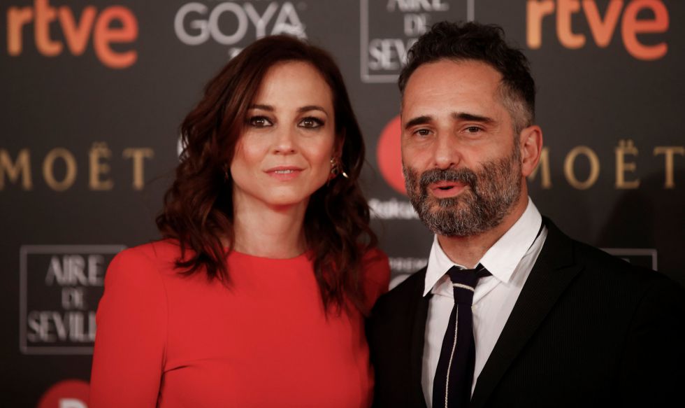 Jorge Drexler y Leonor Watling posan a su llegada al hotel donde se celebran los premios Goya.