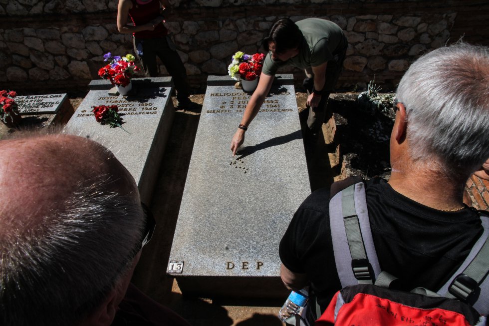 Balas encontradas por el equipo de la ARMH en las fosas comunes del cementerio civil de Guadalajara. Balas encontradas por el equipo de la ARMH en las fosas comunes del cementerio civil de Guadalajara.