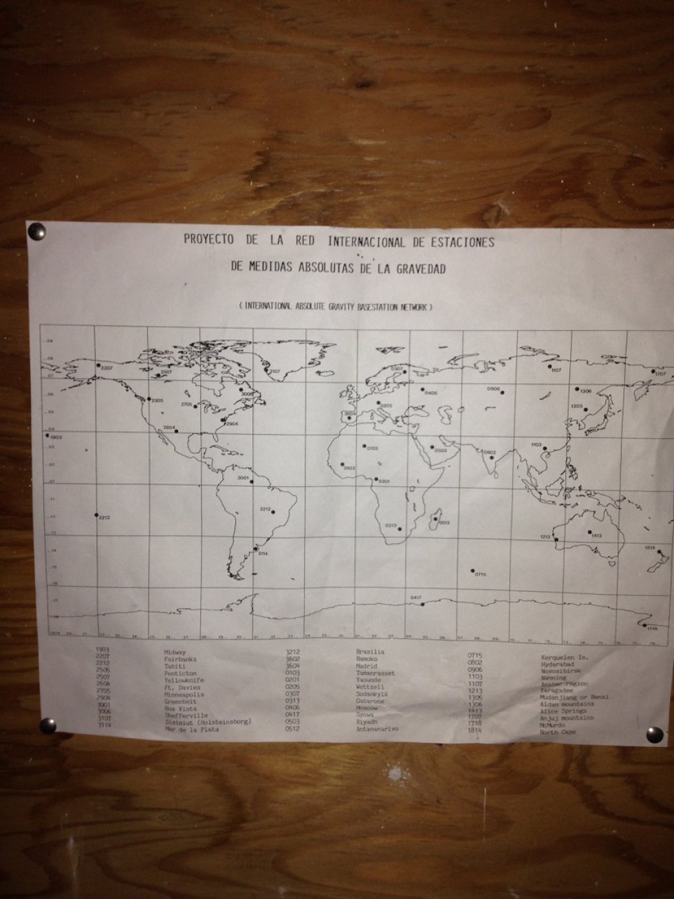 Mapa de situación de las estaciones de medidas absolutas de la gravedad. El laboratorio del Valle de los Caídos es una referencia mundial. Mapa de situación de las estaciones de medidas absolutas de la gravedad. El laboratorio del Valle de los Caídos es una referencia mundial.