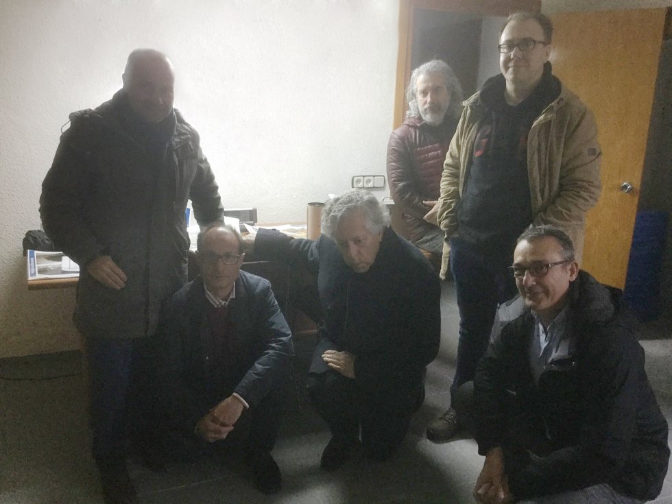 José Antonio Marcos y Miguel Ángel Aguilar, junto a Valentín García Baonza, director del laboratorio, y Emilio Vélez y Rodolfo Pozuelo, técnicos de investigación. José Antonio Marcos y Miguel Ángel Aguilar, junto a Valentín García Baonza, director del laboratorio, y Emilio Vélez y Rodolfo Pozuelo, técnicos de investigación.