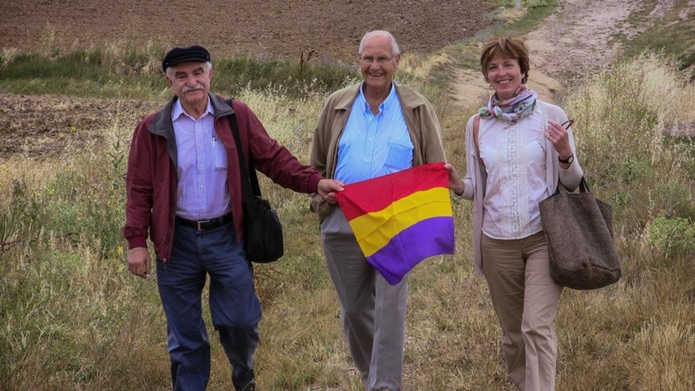 Vidas Enterradas: Un largo camino de vuelta a casa Vidas Enterradas: Un largo camino de vuelta a casa