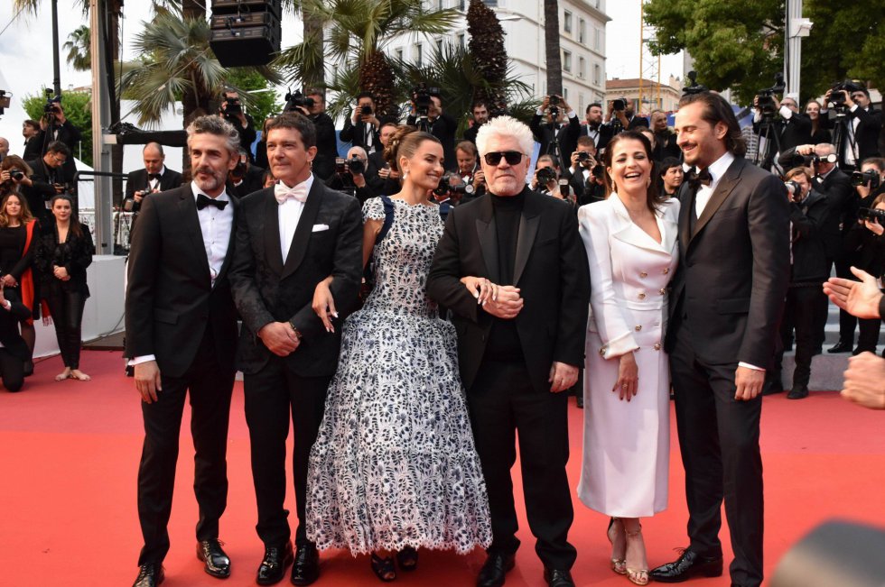 Gala premiere for the movie Dolor y Gloria
May 17, 2019 - Cannes, France. Team of the movie. Gala premiere for the movie Dolor y Gloria (Pain and Glory) by Pedro Almodovar. 72nd Cannes Film Festival. (Piero Oliosi/Polaris)
18/05/2019 Gala premiere for the movie Dolor y Gloria
May 17, 2019 - Cannes, France. Team of the movie. Gala premiere for the movie Dolor y Gloria (Pain and Glory) by Pedro Almodovar. 72nd Cannes Film Festival. (Piero Oliosi/Polaris)
18/05/2019