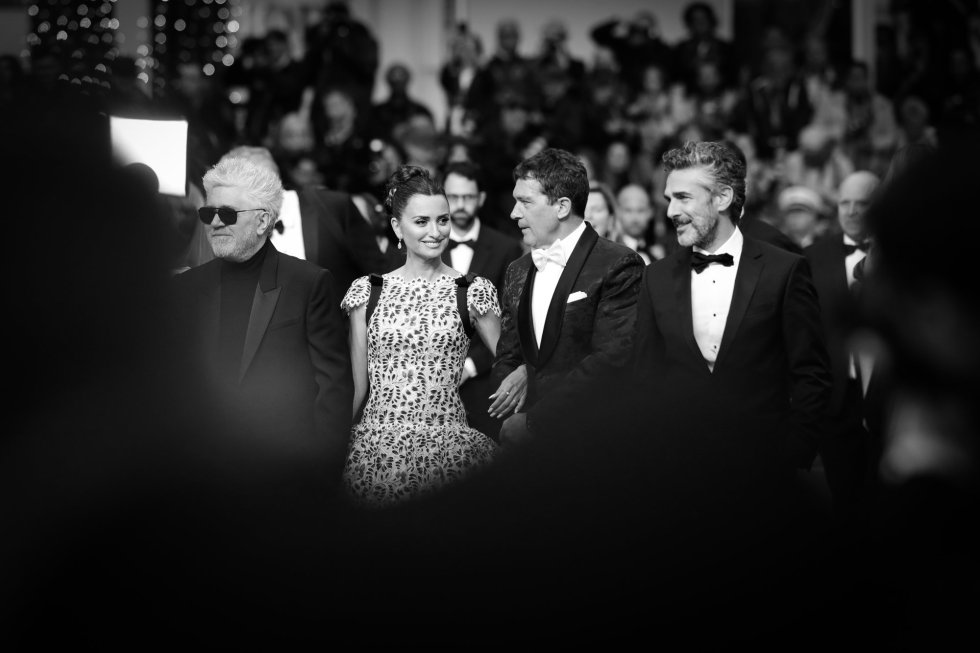 CANNES, FRANCE - MAY 17: (EDITORS NOTE: Image has been digitally altered) (L-R) Pedro Almodovar, Penelope Cruz, Antonio Banderas and Leonardo Sbaraglia attends the screening of "Pain And Glory (Dolor Y Gloria/ Douleur Et Glorie)" during the 72nd annual Cannes Film Festival on May 17, 2019 in Cannes, France. (Photo by Andreas Rentz/Getty Images) CANNES, FRANCE - MAY 17: (EDITORS NOTE: Image has been digitally altered) (L-R) Pedro Almodovar, Penelope Cruz, Antonio Banderas and Leonardo Sbaraglia attends the screening of "Pain And Glory (Dolor Y Gloria/ Douleur Et Glorie)" during the 72nd annual Cannes Film Festival on May 17, 2019 in Cannes, France. (Photo by Andreas Rentz/Getty Images)